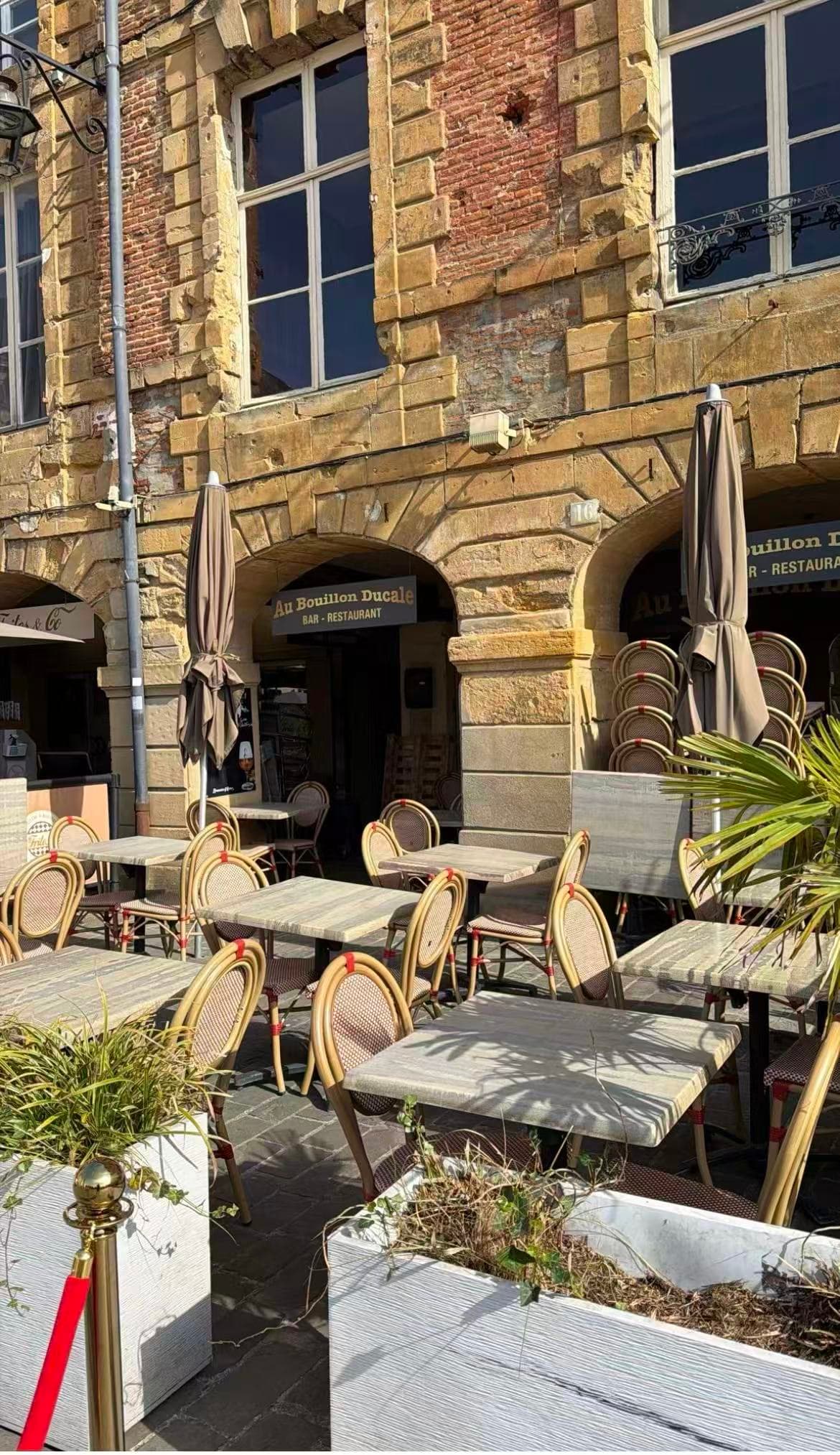 Outdoor terrace of the Bouillon Ducale on the Place Ducale